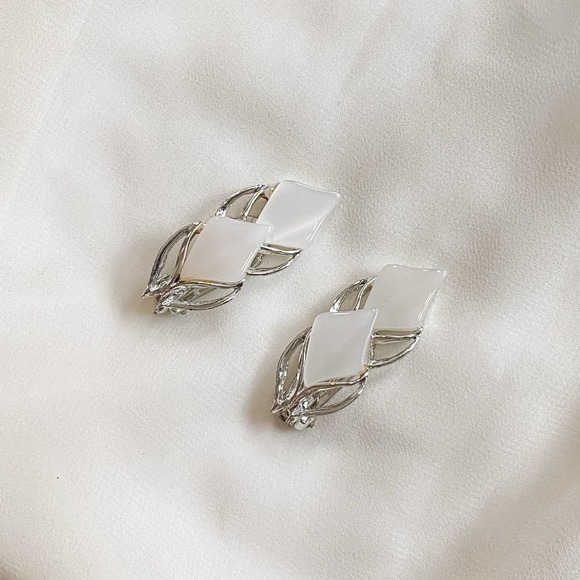 VTG Silver White Double Diamond Clip Earrings - Picture 1 of 7